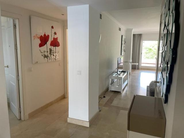 Beachside 3 Bedroom In La Gavia, San Pedro De Alcantara Apartamento
