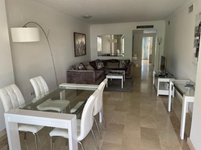 Beachside 3 Bedroom In La Gavia, San Pedro De Alcantara Apartamento